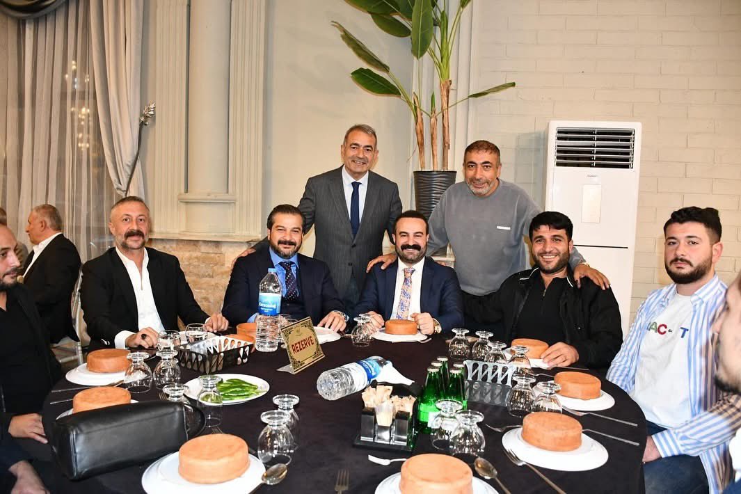 Urmak ve Öztürk ailelerinin evlatlarının hayatlarını birleştirdikleri bu güzel güne şahit olduk. 
Allah bir ömür boyu huzur ve muhabbet nasip etsin.✋🏻🤵🏻👰‍♀️