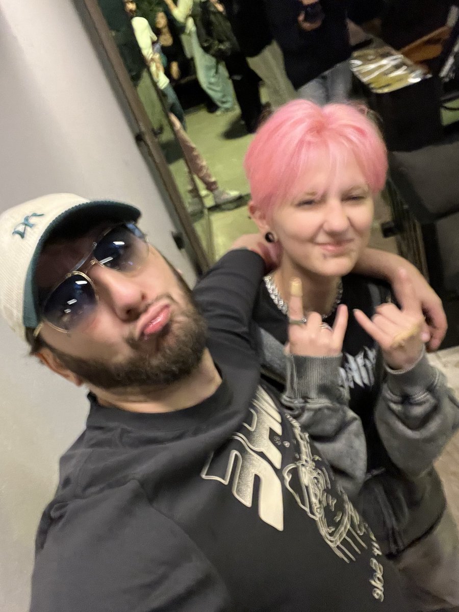 azrark tweet media