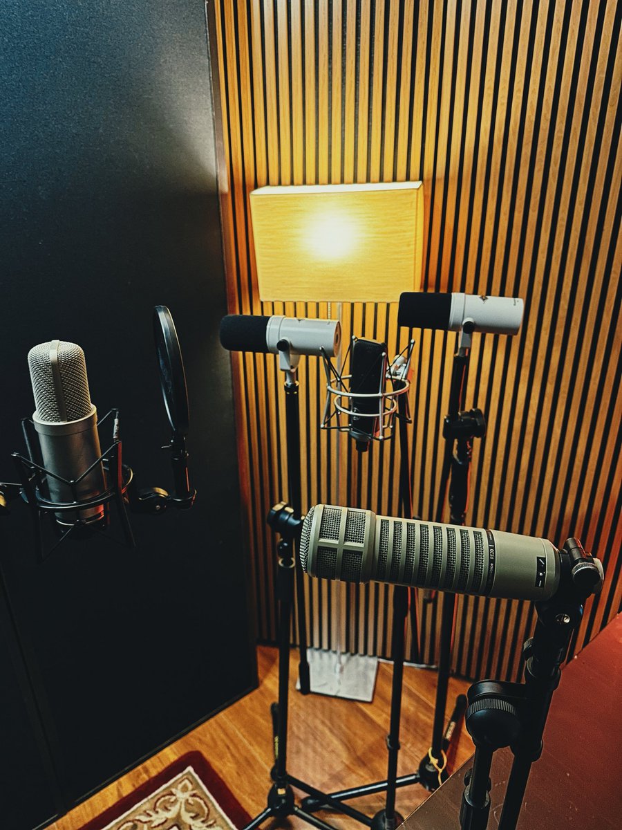 Una misión más en area51 🛸
Podcasting con 6 🥵