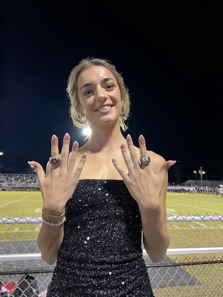 400m and 1600m rings are home!!! such an honor to represent the Cavaliers. thankful to be named a 2 time individual state champion!!💍🏃🏼‍♀️
#1600m #400m #statechampion