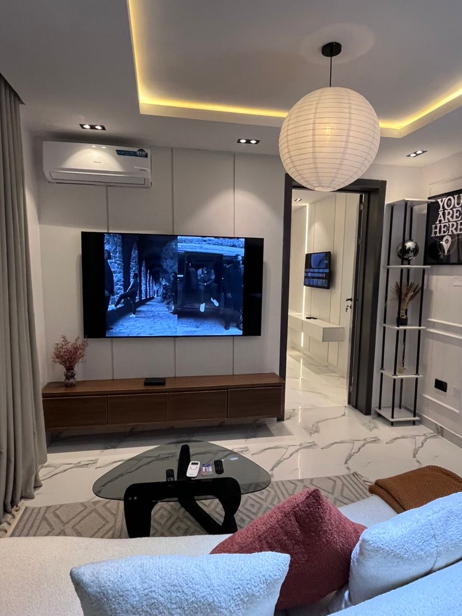 livingin_ng's tweet image. 🏡 Apartment Name: Kay
✨ A Luxurious One-Bedroom Apartment

📍 Location: Lekki Phase One

💰 Rate: 160,000/night 
💵 Caution Fee: ₦100,000
📆 Minimum Stay: 2 Nights
Bookings | DM/link in bio 
#shortletsinlagos #airbnbinlagos