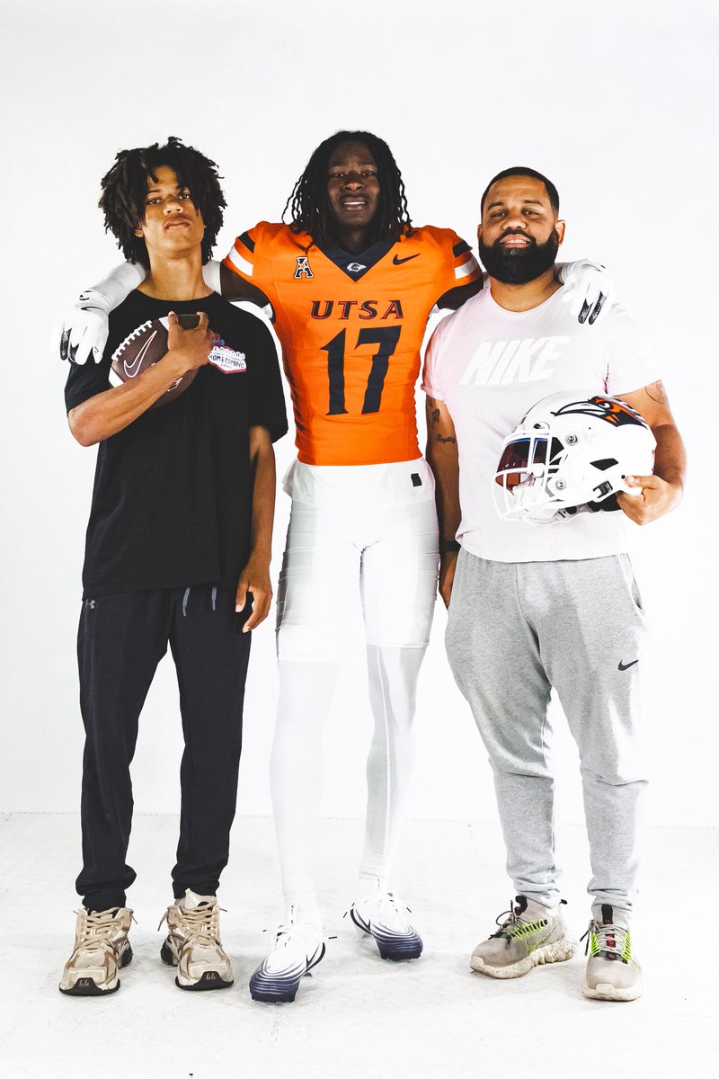 daparkerJ's tweet image. Great Visit at UTSA!! 
Thanks @HunterRittimann &  @CoachTimYoder For allowing me to come and see what it’s all about in the Alamodome, San Antonio !
@CoachMcGregor @DMCoachbrown6 @luke_casey3 @CarlD626
@adamgorney @EdOBrienCFB
@BrianDohn247 @MohrRecruiting @TomLoy247…