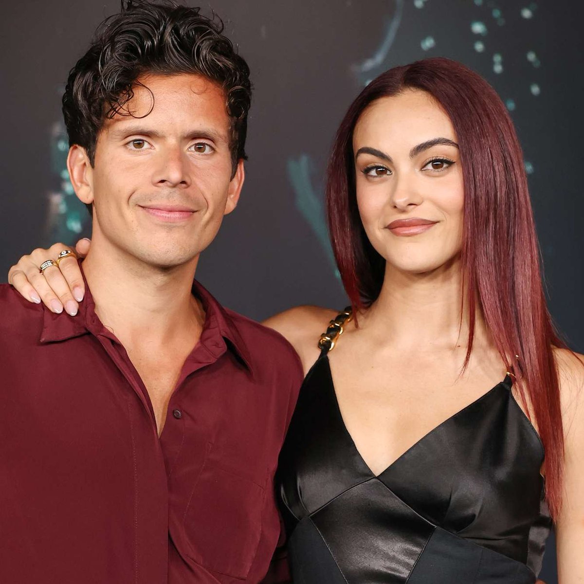 sboficial's tweet photo. Camila Mendes e Rudy Mancuso estão noivos. 💍 https://t.co/eYh8NQ4RSW
