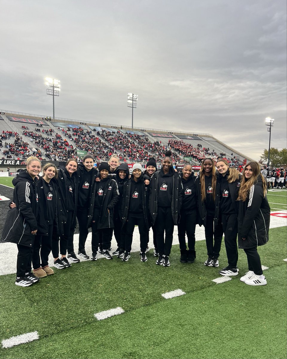 Huskies supporting Huskies 🐾🤘🏽