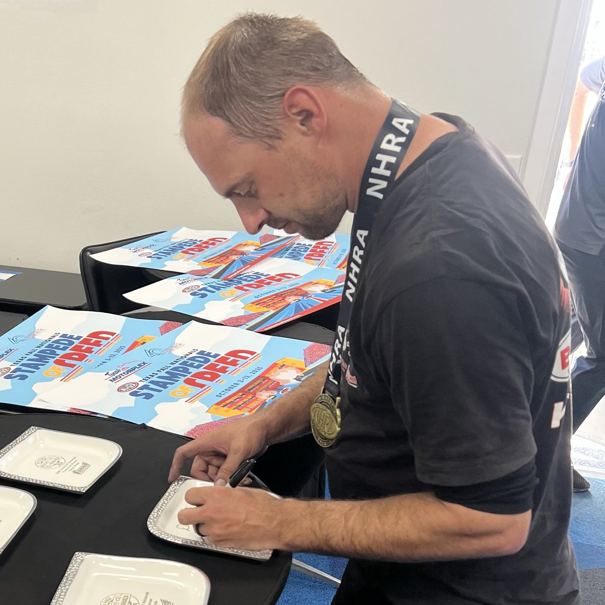dragracebb's tweet image. 📸: the @NHRA #FallNats winners signing the DRBB prizes! Love the cowboy hats, gentlemen!🤠 

DragRaceBracketBonanza.com