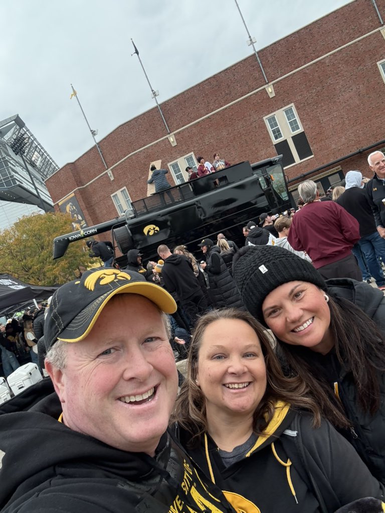 tltingle's tweet photo. #FightforIowa Go Hawks!!! https://t.co/fqzeFle57q