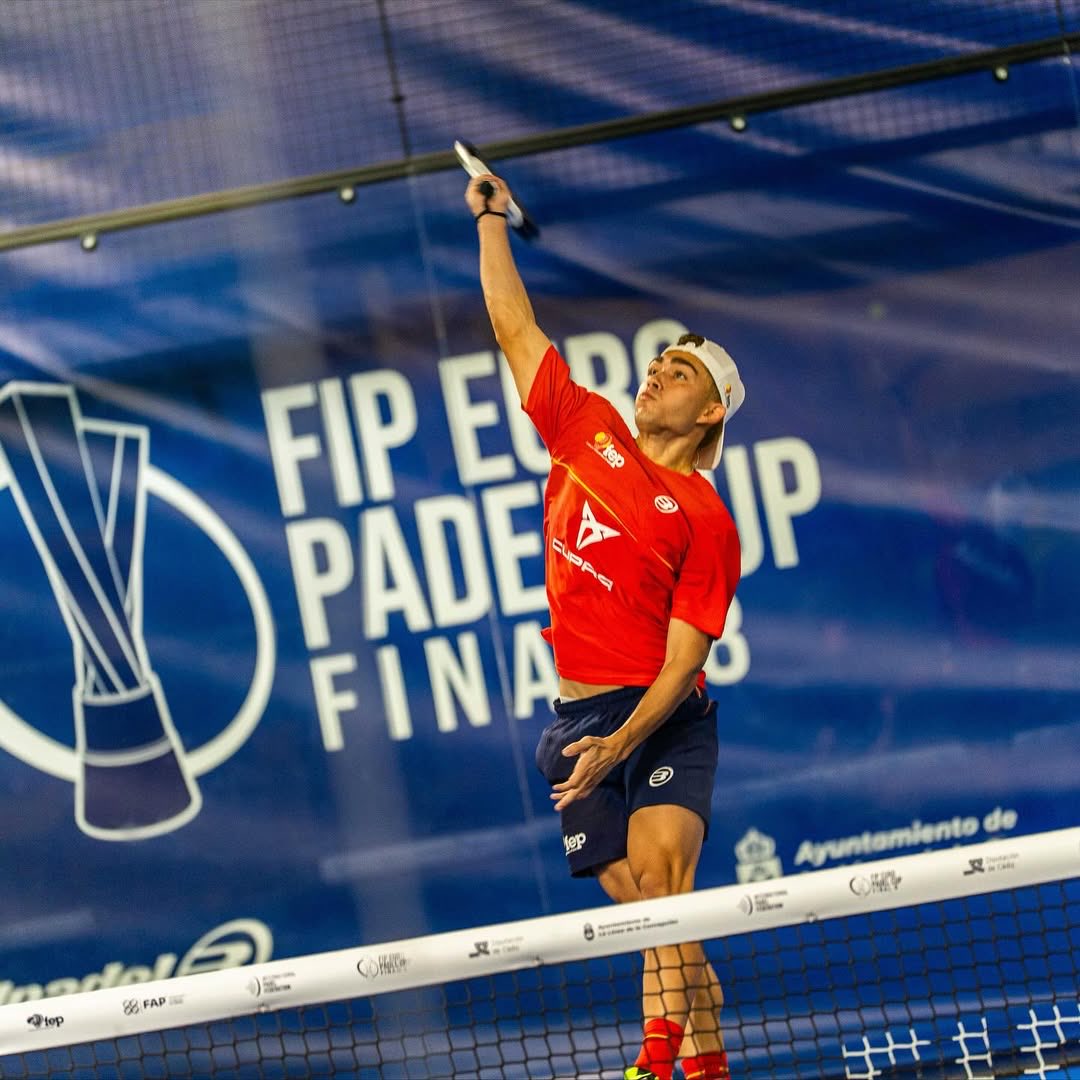 👏 Nos enorgullece felicitar a los recientes campeones de Europa que han representado a España con talento y honor.

🇪🇸 Haciendo una mención especial a nuestro querido <a href="/polhernandezz_/">Pol Hernández</a>, que forma parte de la familia M3.

📸 <a href="/padelfederacion/">FEP</a> 

#m3padelacademy #m3 #m3padelcenter