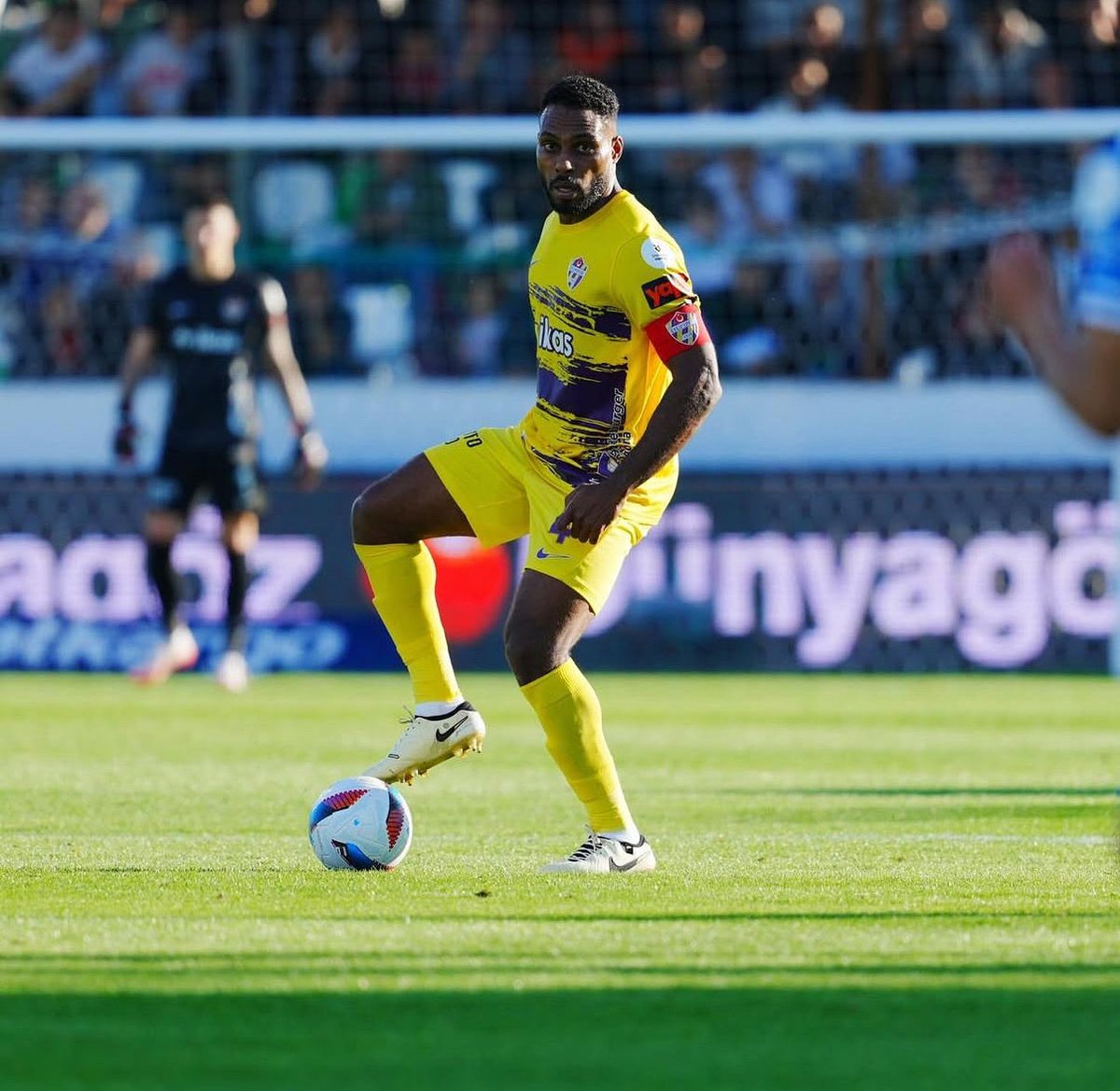 Trabzonspor maçında sakatlanan Luccas Claro'ya acil şifalar diliyoruz.