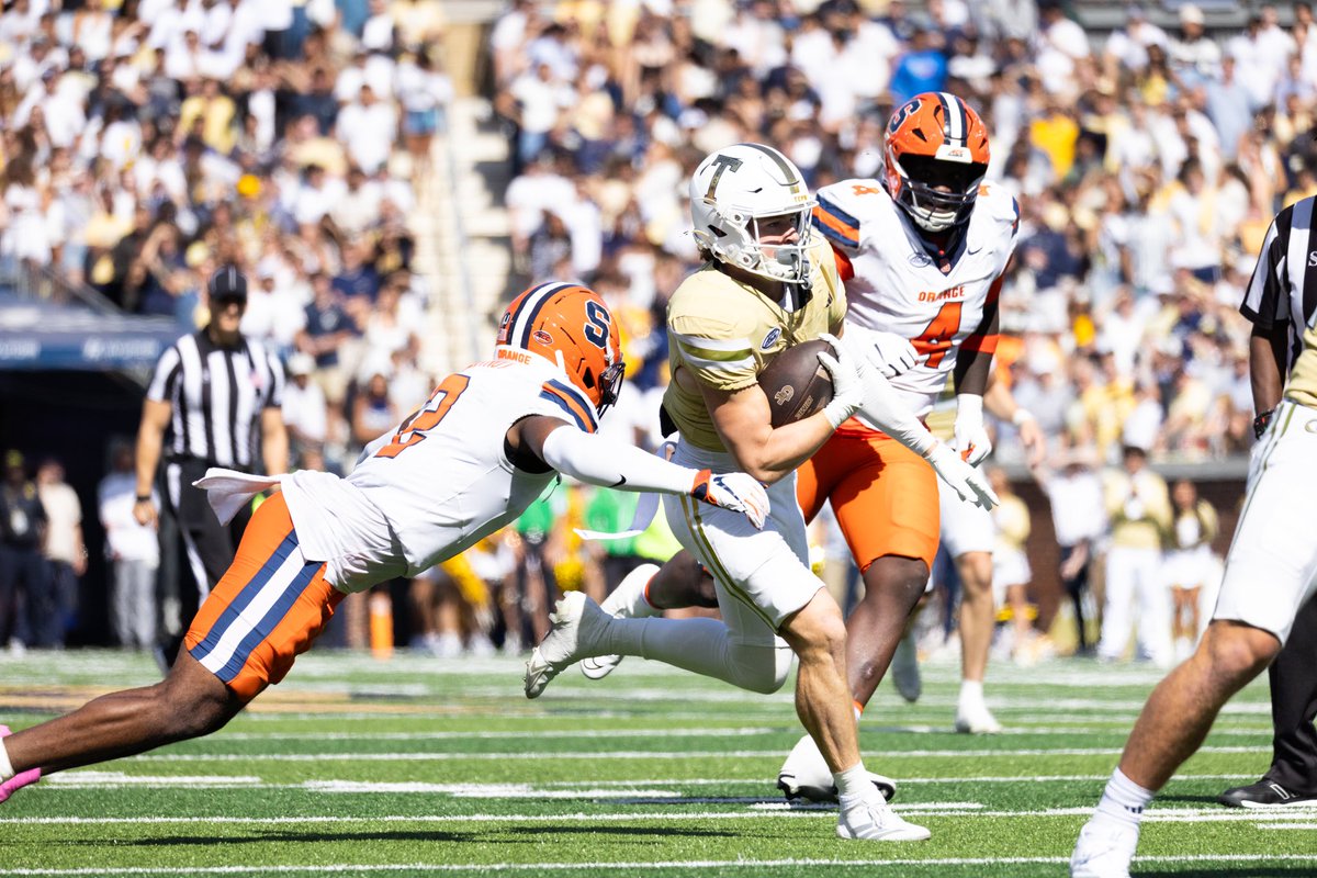 GeorgiaTech's tweet image. Helluva win. 
Helluva crowd. 
Helluva team. 
Helluva Homecoming. 
#StingEm🐝