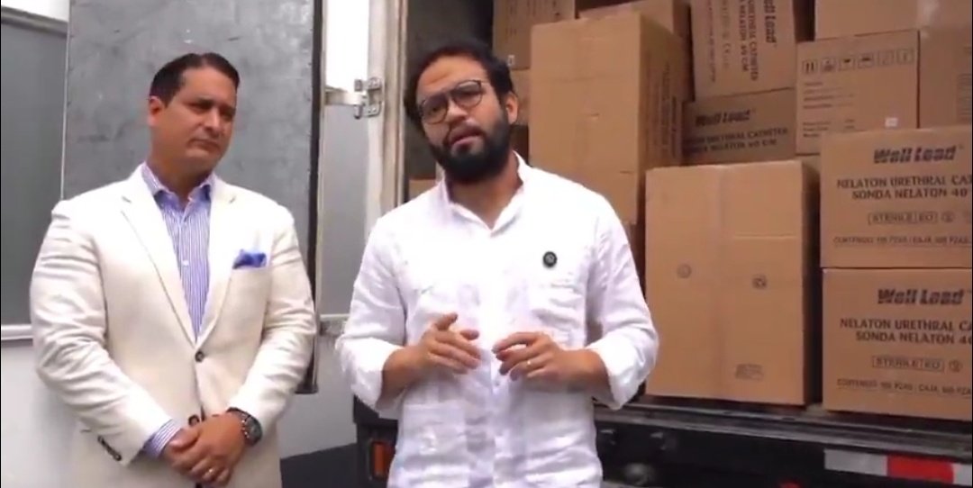 vtv_ecuador's tweet photo. #País: 📑🎙El paquete de medicamentos entregados al Hospital @IESSec #LosCeibos de #Guayaquil está valorado en USD 3 millones, así lo señaló el presidente del Consejo Directivo del #IESS, #ÉdgarLama. https://t.co/gZbTgLpCeR
