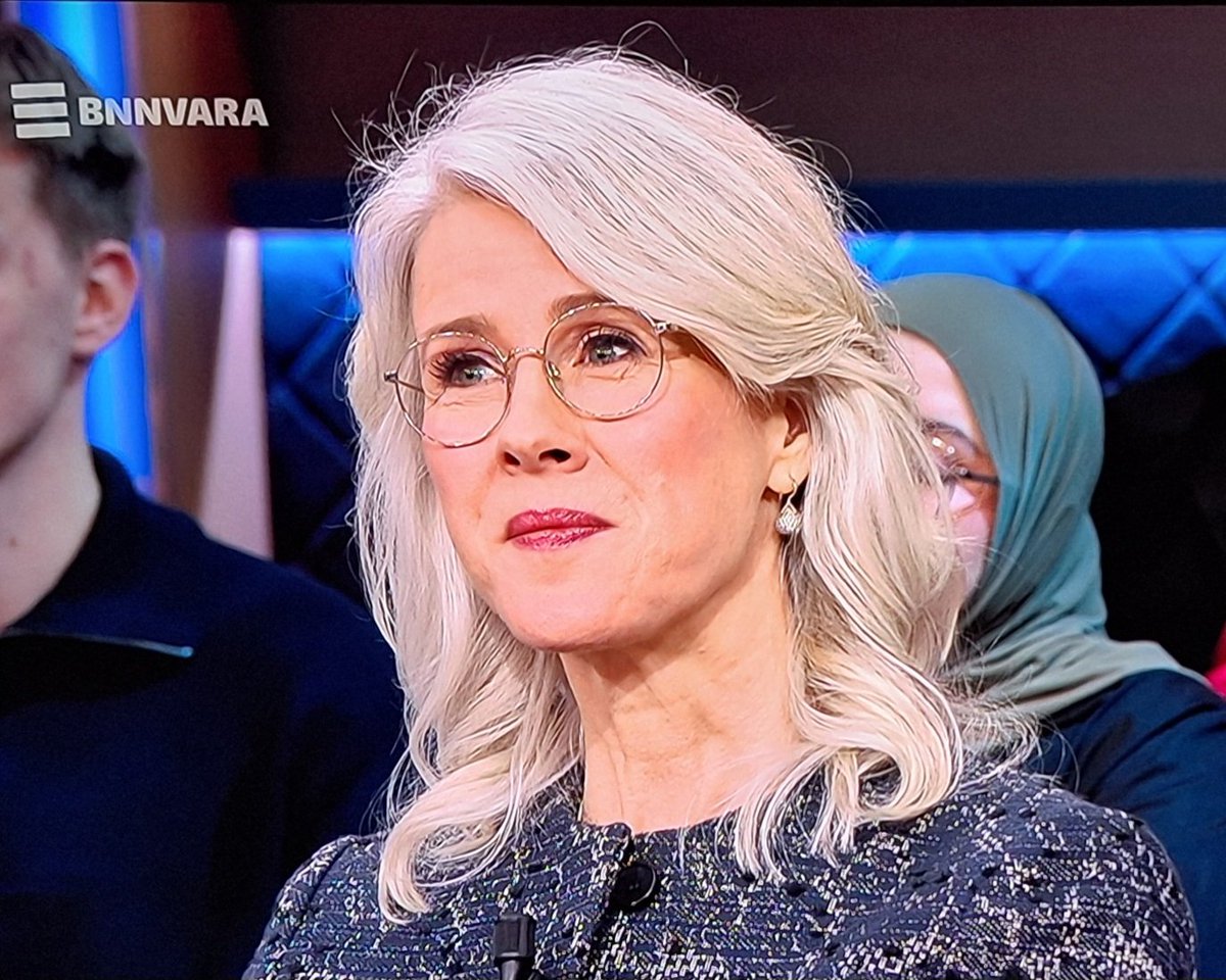 <a href="/MonaKeijzer/">Mona Keijzer</a> is in topvorm bij #PauwendeWit.

Premierwaardig 💚