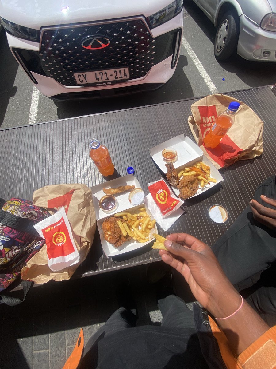 HighSchoolBoy__'s tweet photo. Me &amp; the gang maintaining @hungrylion real quick before hitting the road. https://t.co/RJVGgAo2yL