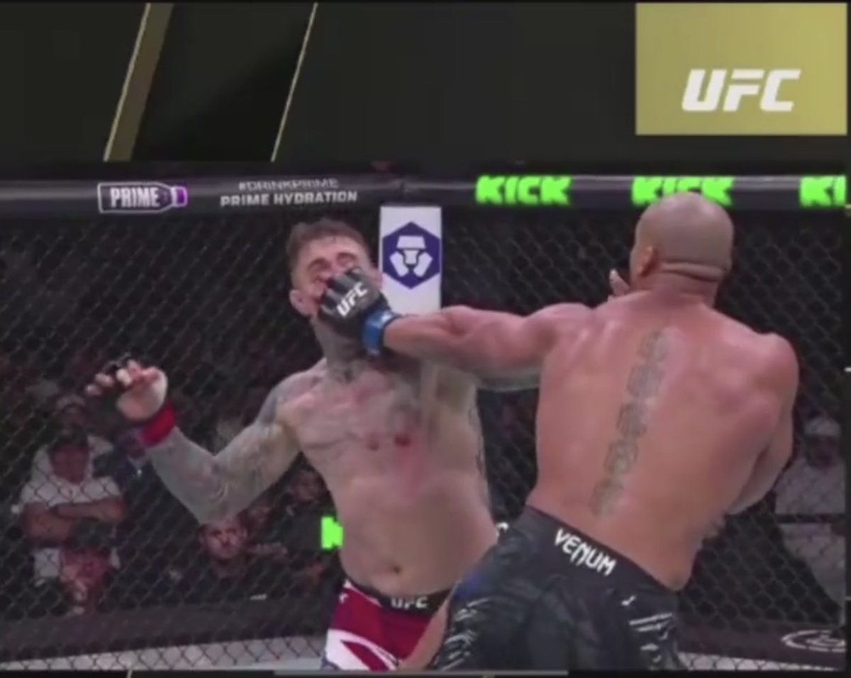 You cannot see that slow motion replay and think Aspinall is faking. Not only did Gane eye poke, he fucking clawed his eyes whilst moving his hand away. #UFC321