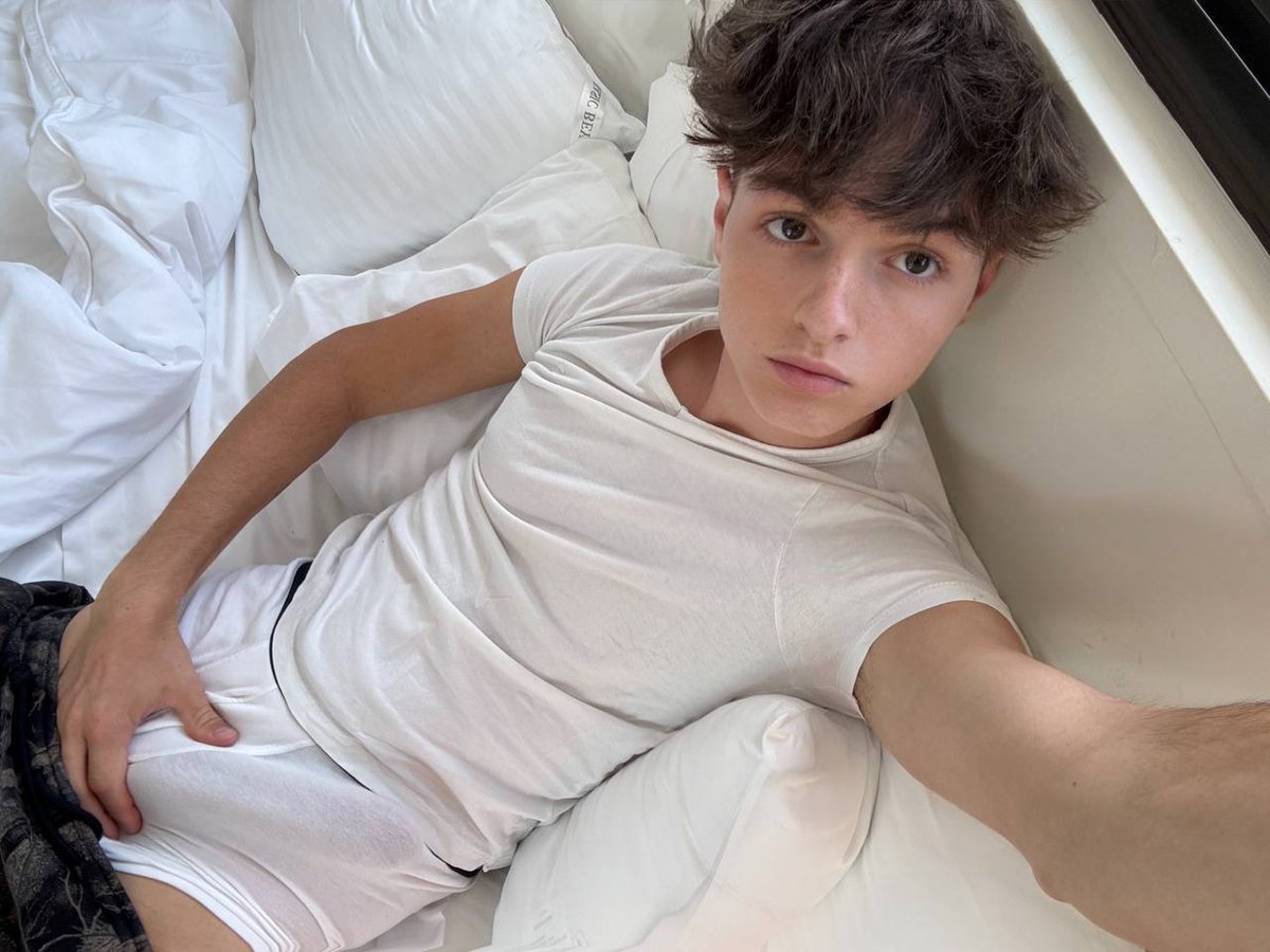 220silver's tweet image. Click the comments if you’re curious