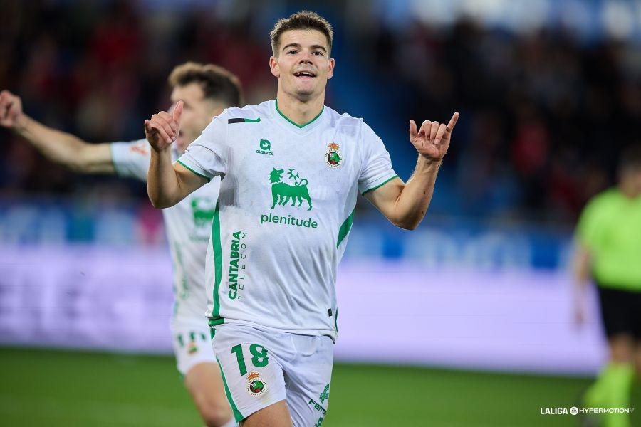 Qué jugadorazo es Peio Canales. Es incombustible, su esfuerzo en la presión es titánico, con balón va a otro nivel y cuanto más aparece, como hoy en la segunda parte, mucho mejor es el Racing. Redondea su partido marcando el 1-2 y asistiendo en el 1-3. Gran movimiento de Chema👏.