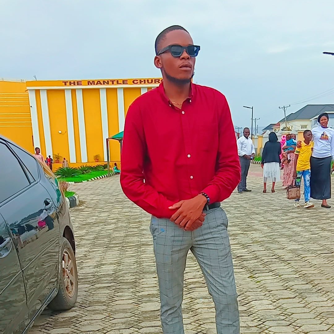 Simple4new's tweet photo. Life is up and down.... Today you smile,  tomorrow you are sad.  Today you are in love tomorrow you are heartbroken,  today you are rich, tomorrow you are broke...  Me self tire!!!  
#viralpost #fypviraltwitter #fctokyo https://t.co/vffmGR2l2n