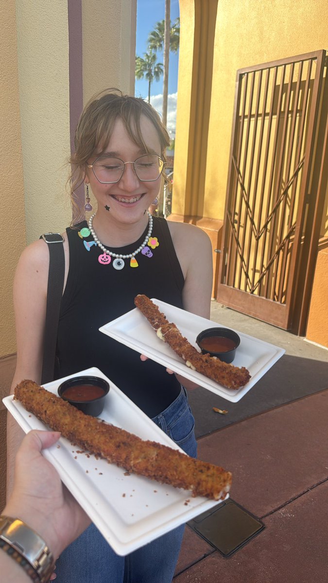 true love is running into USF before the stay and scream cutoff to pick up giant mozz sticks to go for your beloved who doesn’t have a pass ♥️