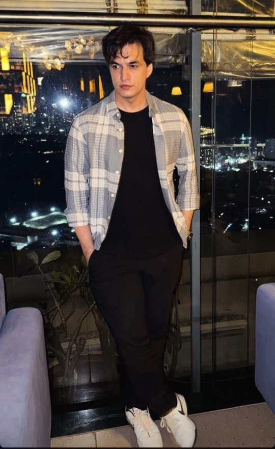 Teri ye jhuki hui ye nazar
Dil mera ho gaya bekhabar
😌😘
HAPPY BIRTHDAY MOHSIN