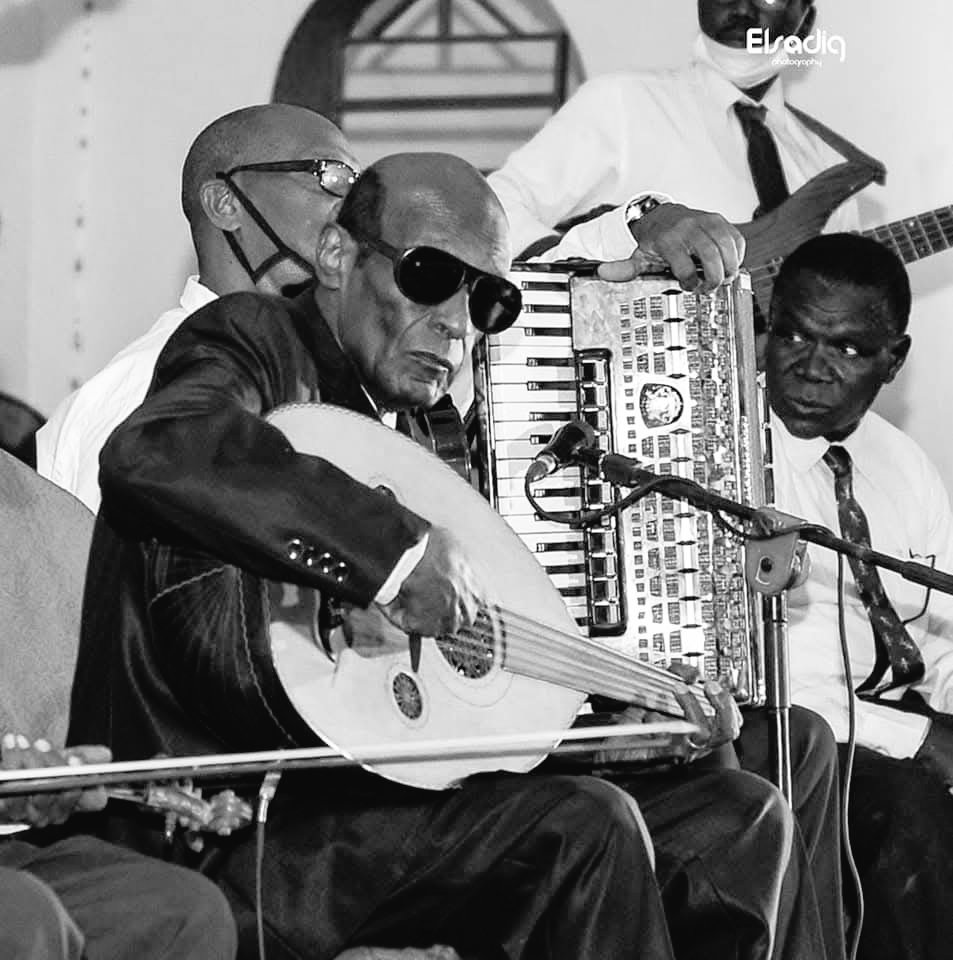 كُنت بحتاج لِيك بشدَّة وانت عني بعيد..
ما في عِيشة بلاك بتبقى وما في نَشوة وما في رِيد..