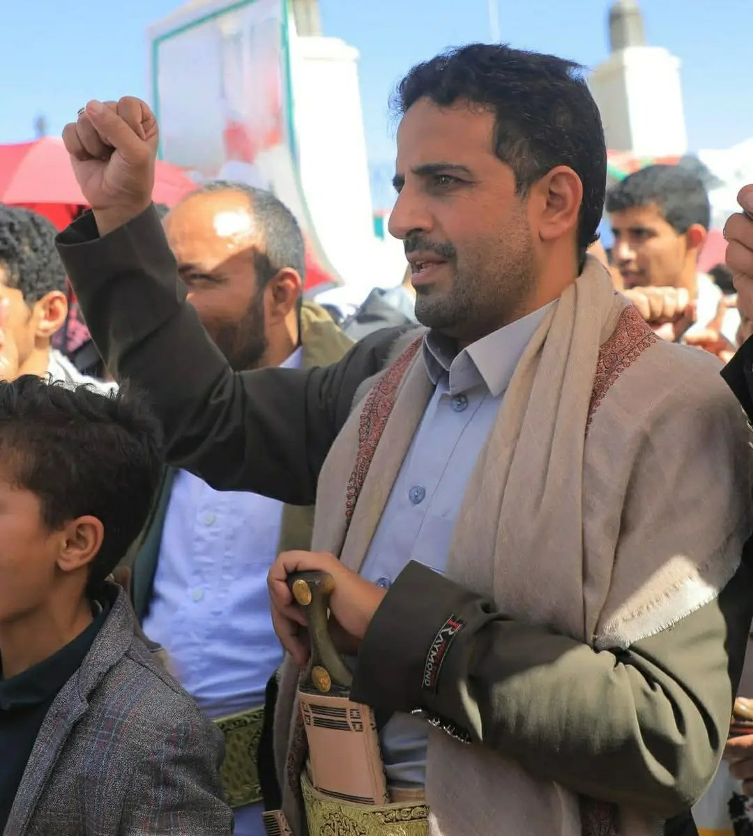 أنت باقٍ فينا ... ! 
تغرس في أرواحنا روح النصر
و تزرع الرعب في قلوب أعداء الأمة ...☝🏼💛

#الشهيد_الغماري
#كاريزما76 #السعوديه_العراق #GraffxGULF