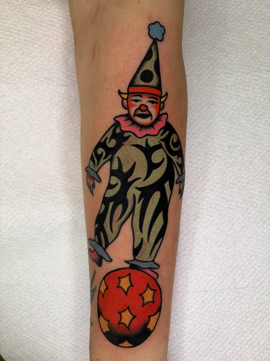 shelaygutted's tweet photo. first tattoo back after vacation 🖤i love my job so much🖤 https://t.co/FjieWWhKa2