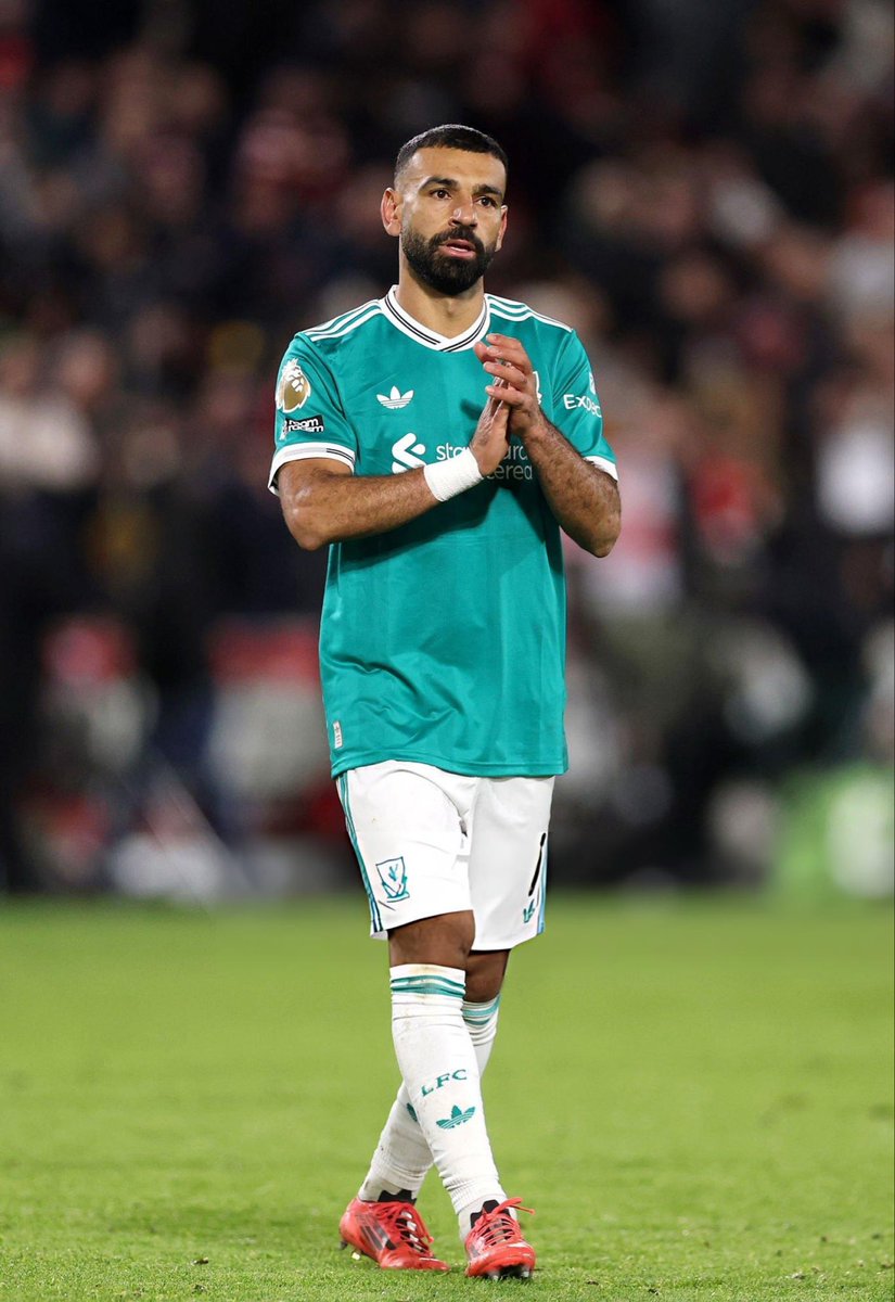 SalahUpdates's tweet image. 📸 Mohamed Salah thanks the away fans for the support ❤️ #BRELIV