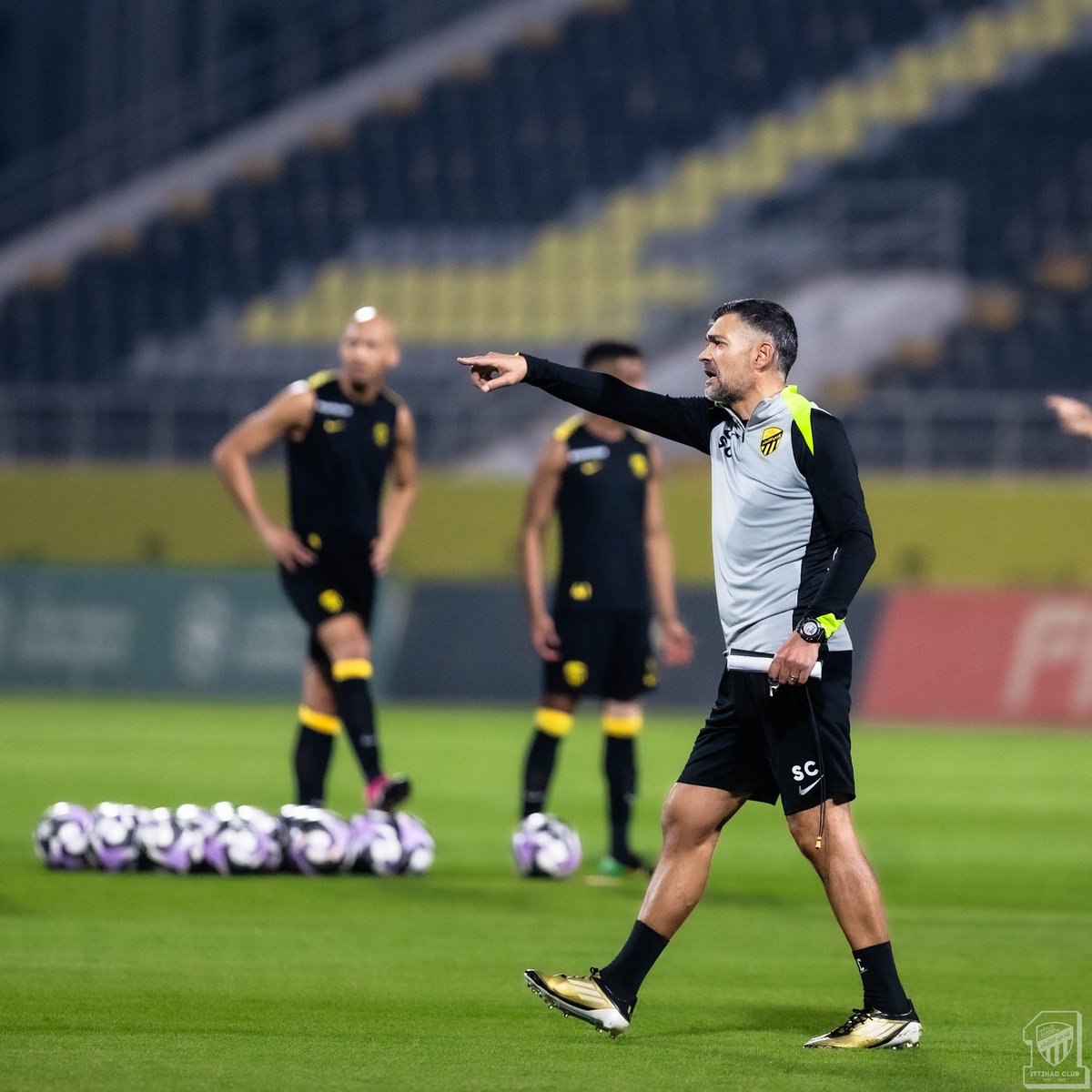 🚨🚨🚨 الرياضية - <a href="/majed_ma_10/">ماجد هود</a> :

تنوي ادارة #الاتحاد اقامة معسكر اعدادي خلال شهر ديسمبر المقبل في ( قطر ) او ( الامارات ) تزامنًا مع فترة التوقف 🟡⚫️