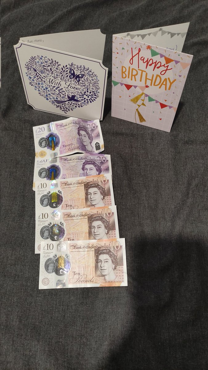 Layen89's tweet photo. My birthday gifts from my 2 sisters and my Dad 🥳😎 https://t.co/P0pgKWE3dR