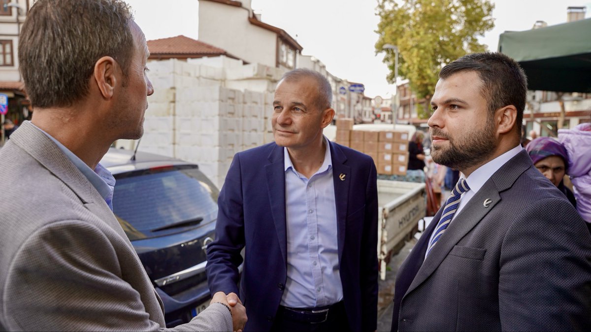 Konya İl Kongremiz öncesi İl Başkanımız Av. Hasan Yel ile birlikte Kadınlar Pazarı esnafını ziyaret ederek bereketli kazançlar diledik.