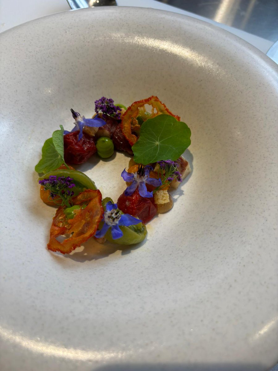 WeCheffJeff's tweet photo. Working with award winning Michelin chefs trying to acheive the highest culinary awards in Australia is actually a dream come true. 

"Good is not easy. Easy is not good" https://t.co/llj4gIIRUG