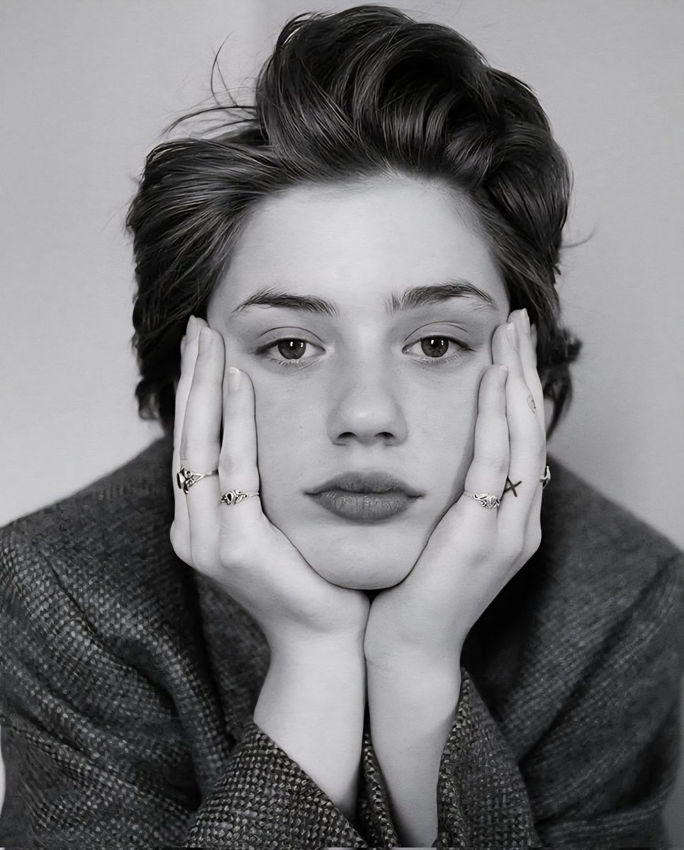 يحتاج الحديث مع الآخرين  ..
جهدا لم اعد املكه  ... 

#هدهد