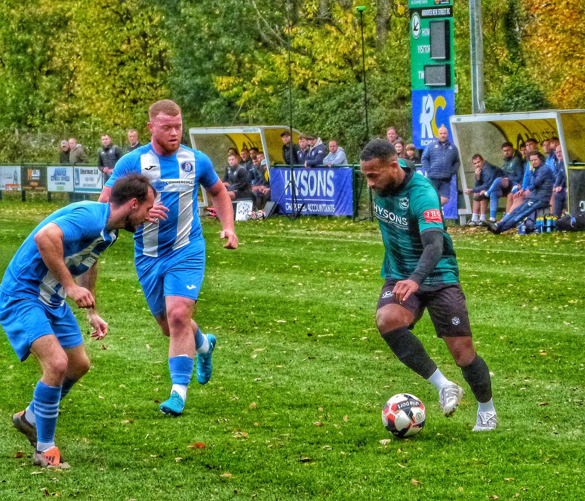 PeterLynch12323's tweet photo. Four pictures of birthday man @Claudiox35 for @AndoverNSfc today https://t.co/F7h8J9tE28
