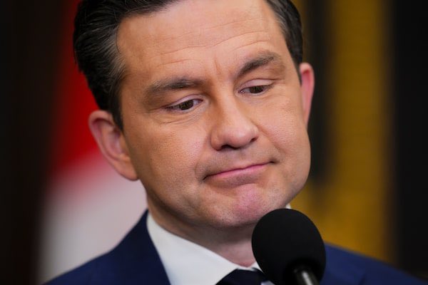 HelloStephano's tweet image. This man is not Team Canada.
When people aren’t team players they get booted from the team. You don’t constantly try to undermine and punch at the PM while he’s fighting for Canada in such a mercurial situation. Vile.