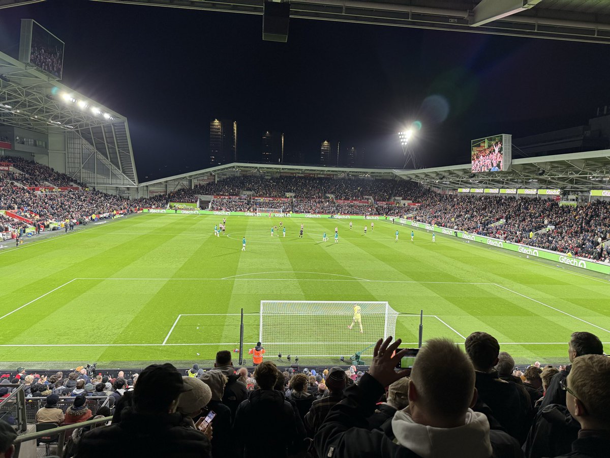 thegroveafc's tweet photo. As ‘hate watches’ go, that as up there… c’mon you Bees! #COYG #BRELIVE #Brentford #Liverpool https://t.co/fHp6O93zau