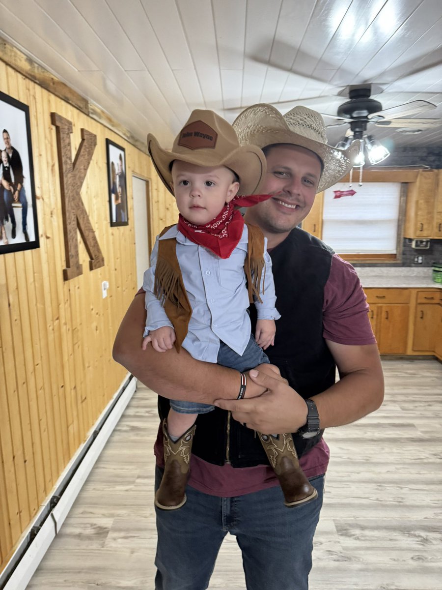 John Wayne dressed up like John Wayne!🧡🎃👻 <a href="/CoachHarre/">Wayne Harre</a>