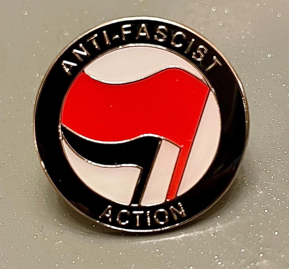 LeafLee6's tweet photo. Antifascism is an idea not and organization 
Get your own enamel pin ⬇️, shipped fast today!

https://t.co/bukXLEfnP0 https://t.co/La8qBedNG8