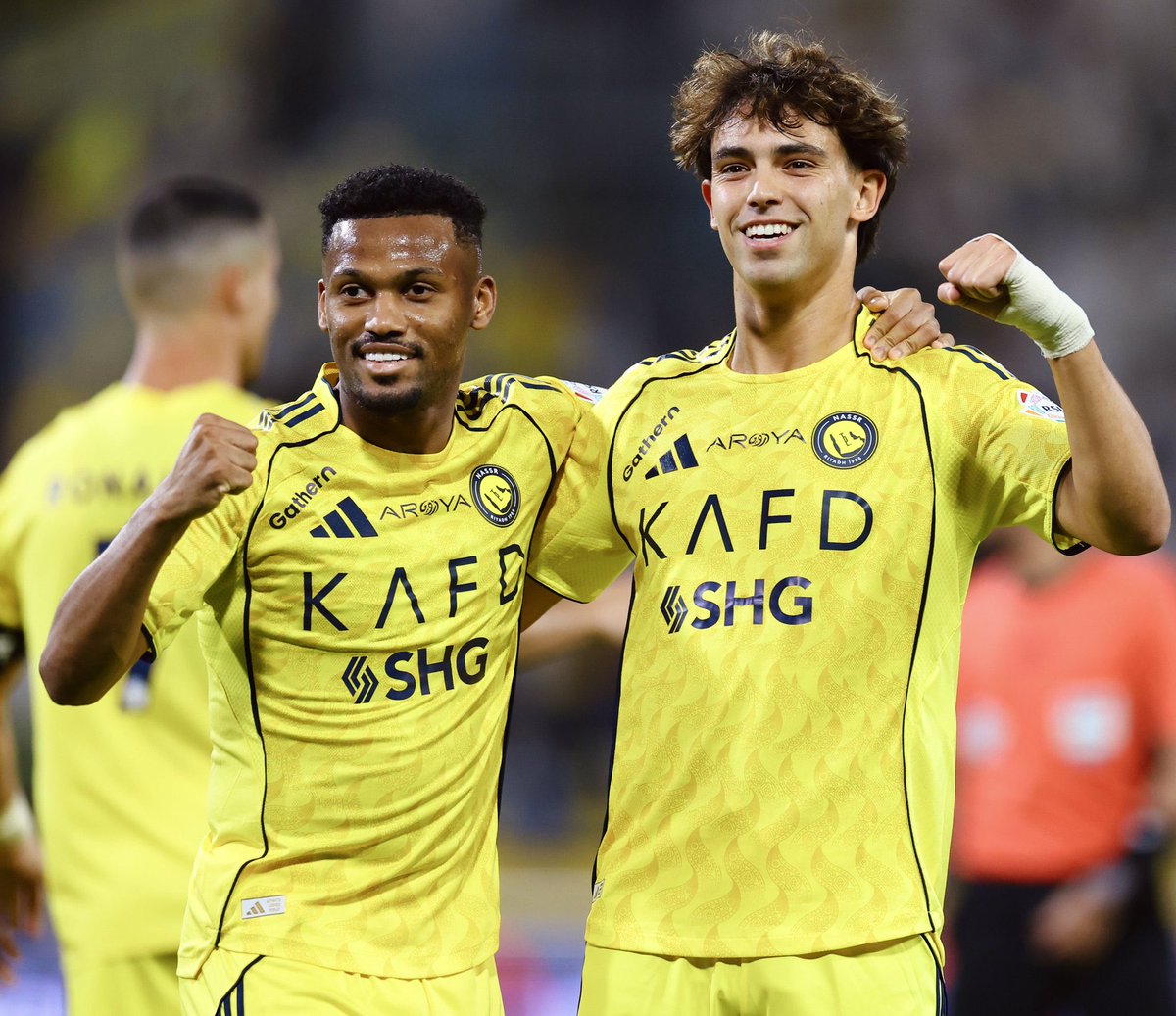 مبروكين جماهير #النصر تحقيق الفوز والأستمرار بالصدارة شكراً لدعمكم الدائم لنا نسعد بوجودكم الدائم خلفنا 💛💙