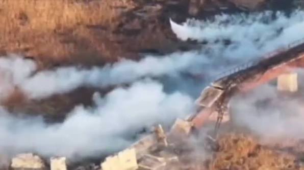 CasualArtyFan's tweet image. Those that have watched the Russian invasion of Ukraine closely know how big of a difference smoke can make.
Not just against ground observers, but it now plays a key role in obscuring drone observation as well.