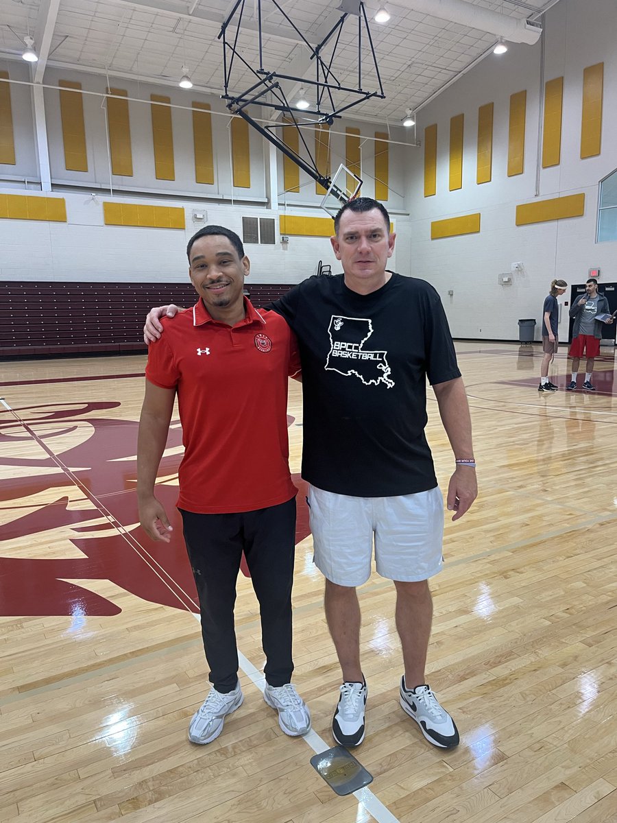 Great to see one of our former LSU GA’s and current assistant at Lamar University <a href="/Coach_JGillon/">Jordan Gillon</a> today for their scrimmage in our arena!
Proud of him!
#LoveYourBrother