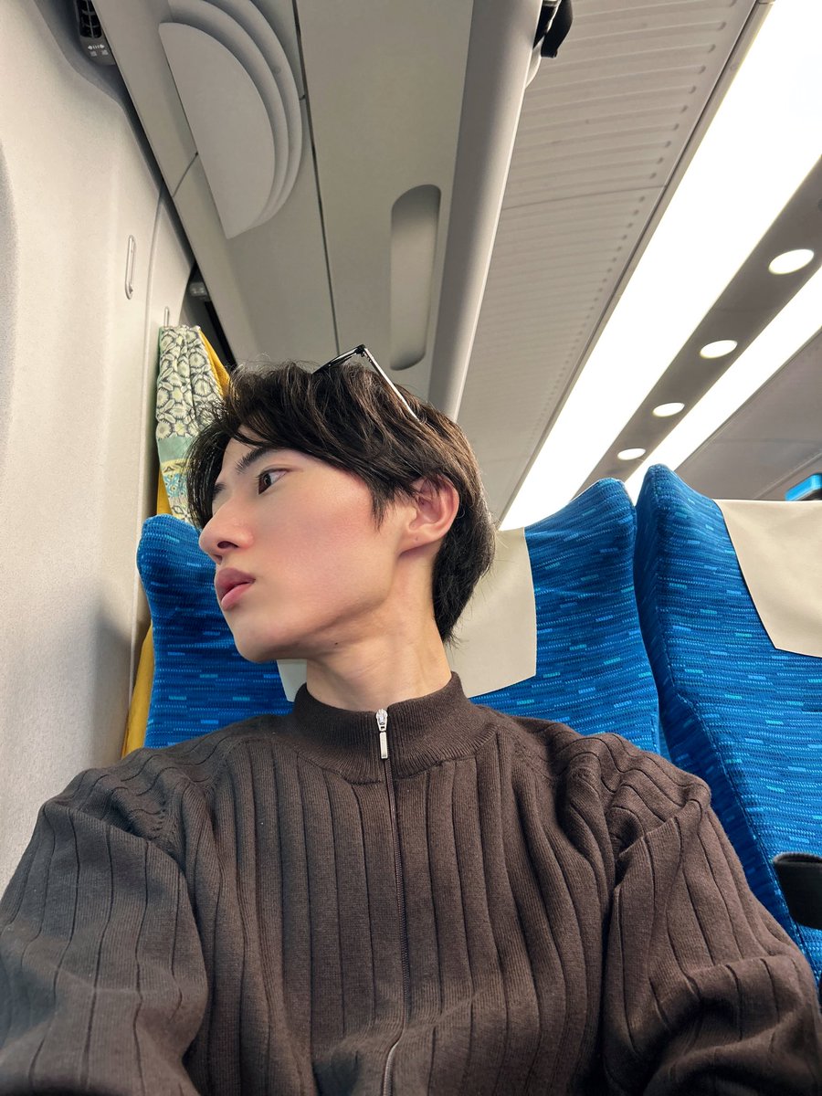 DENIMU031's tweet photo. Xお久しぶりです。
今からヘアメイクのお仕事で滋賀県へ🚄
東京からお��魔するのは初めてなので楽しみ☺︎ https://t.co/dwLKcpdyRa