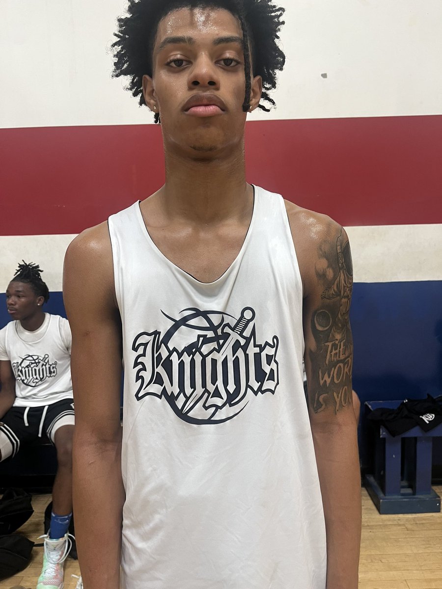 Jewlzonthemic's tweet image. 🚨Arizona Prep Fall Showcase🚨

Scouting notes: @itzdre2shifty 

Tyler is a fearless above-average athlete that can play above the rim with anybody. 

Quick step and explosion off the floor makes him a threat downhill and transition. 

Consistently plays with a ferocity and…