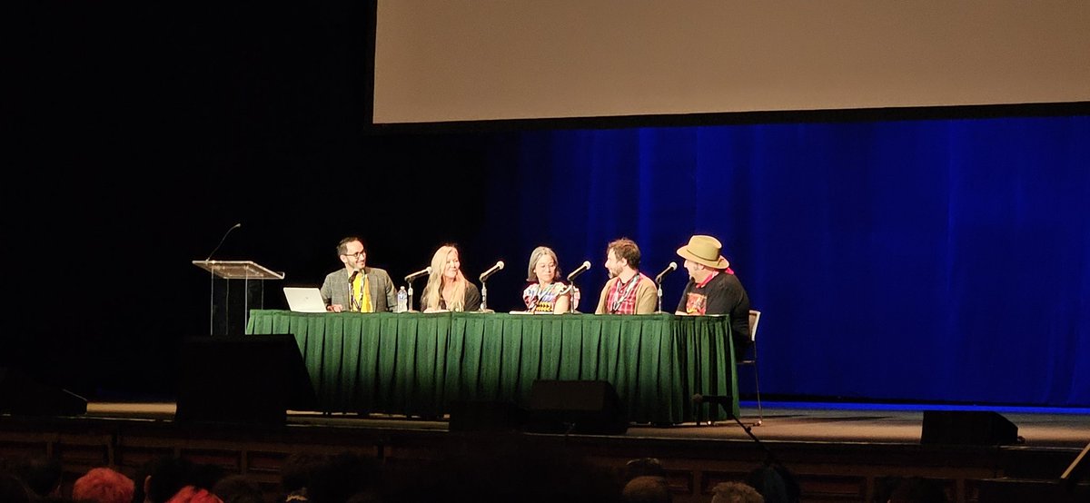 p0cketpainter's tweet image. Went to #Lightbox with @lazybee_art the other day!