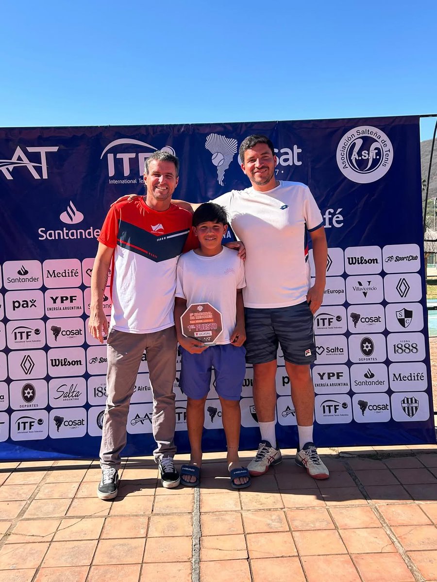 Mateo Pallero, N°1 sub 12 de Argentina, es una víctima de la dura realidad que atraviesan los juniors de nuestro país. Incluso los mejores.

Nacido en Pinamar, está haciendo una rifa para viajar al Nacional de Neuquén y al Orange Bowl. Abro hilo para derribar algunos mitos.