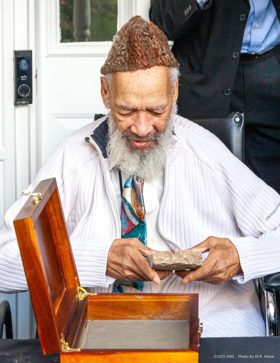 TrueIslamUSA's tweet image. Precious moments from the historic foundation stone laying of the new mosque of Ahmadiyya Muslim Community USA near Boston, with Respected Mirza Maghfoor Ahmad Sahib, National Ameer, Respected Abid Haneef Sahib, esteemed elder and pioneer member of Boston Chapter, and his son,
