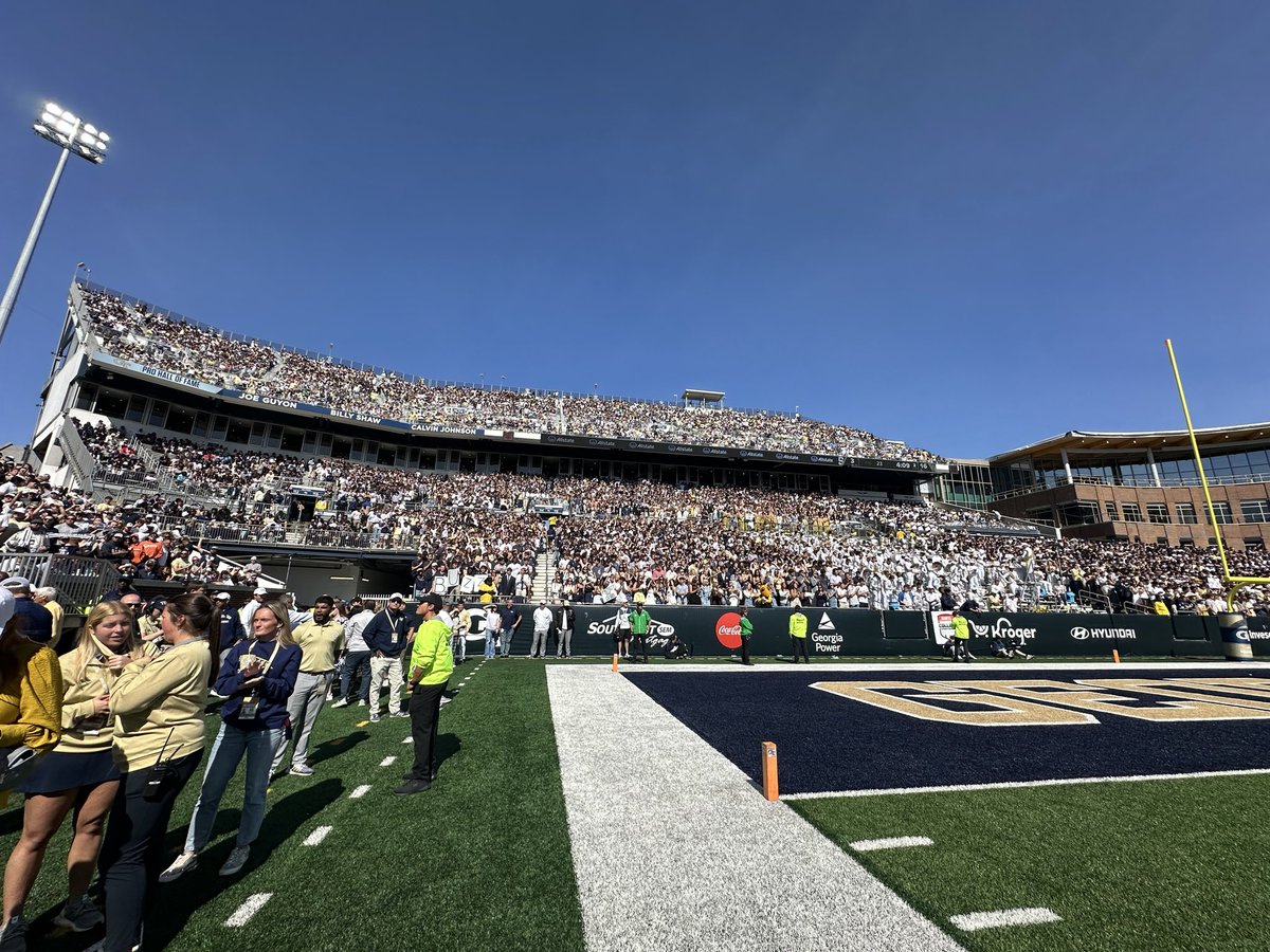 brentjones4's tweet image. THANK YOU FANS! 
What an incredible crowd, atmosphere and experience! #StingEm