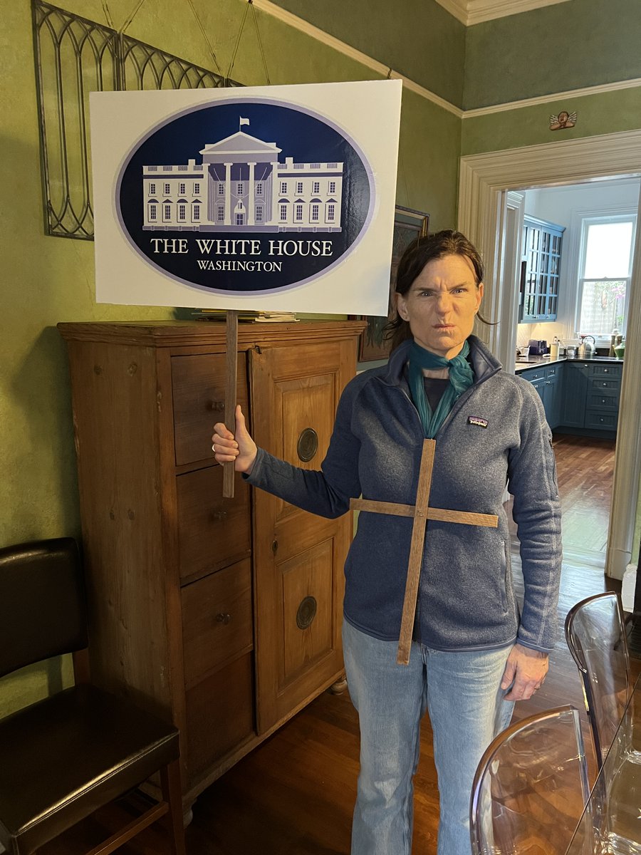 scottjames's tweet image. This is getting weirder. 

TONIGHT 6:30pm! At the famous @Litquake Lit Crawl ...LORD OF THE FRIES, a parody presented by The Castro Writers&apos; Cooperative. Teeth Bar SF, 2323 Mission, SF. FREE EVENT