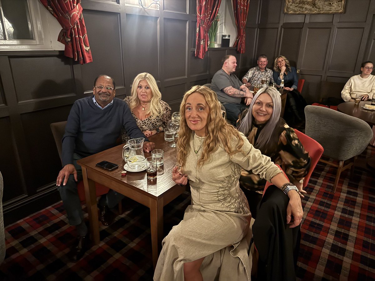 ChezzaGow's tweet image. Fab friends and 80’s 🎶