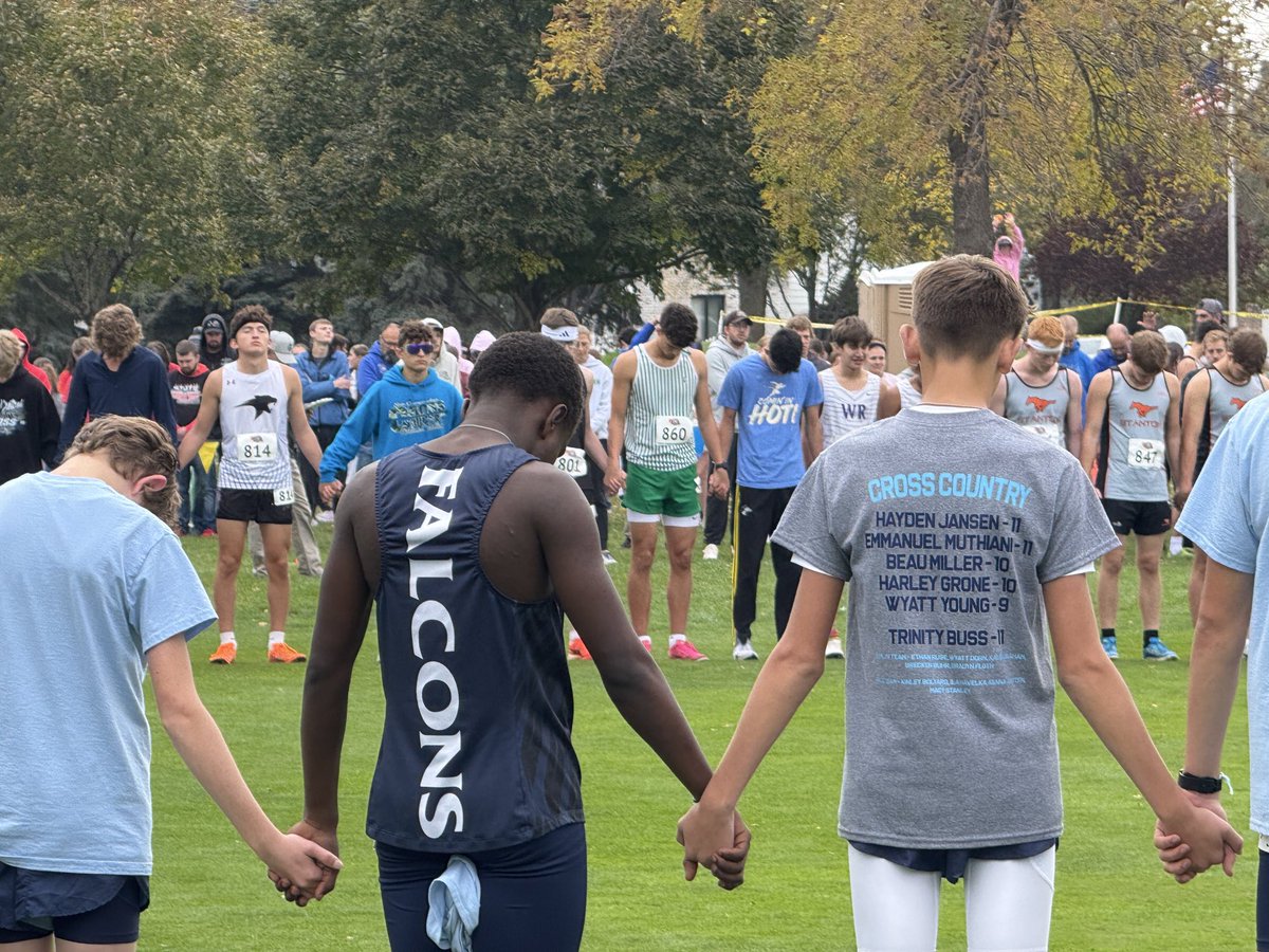 Ended my Junior season yesterday at Class D State. This season has definitely been up and down but hard work definitely paid off as the fastest time I ran this year was an 18:13. Bedded for this sport and team and ready for my upcoming track and basketball season 🐊