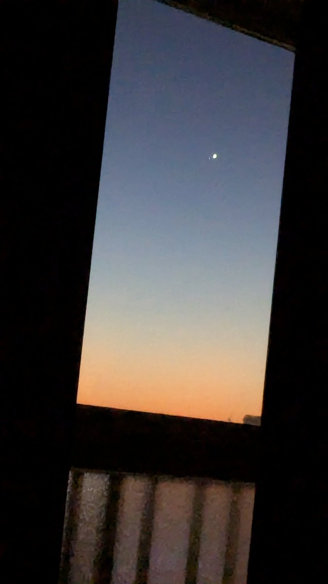 ShawnTechMeetup's tweet photo. So… Alicante might have a new tourist attraction 👀
Been seeing this mysterious bright light over #SantaBarbaraCastle for days now.
UFO, planet, or something else? 🤔
#Alicante #UFOsighting #Spain #MysteryLight #SkyWatch #CostaBlanca #Aliens https://t.co/Phs3erqpTL