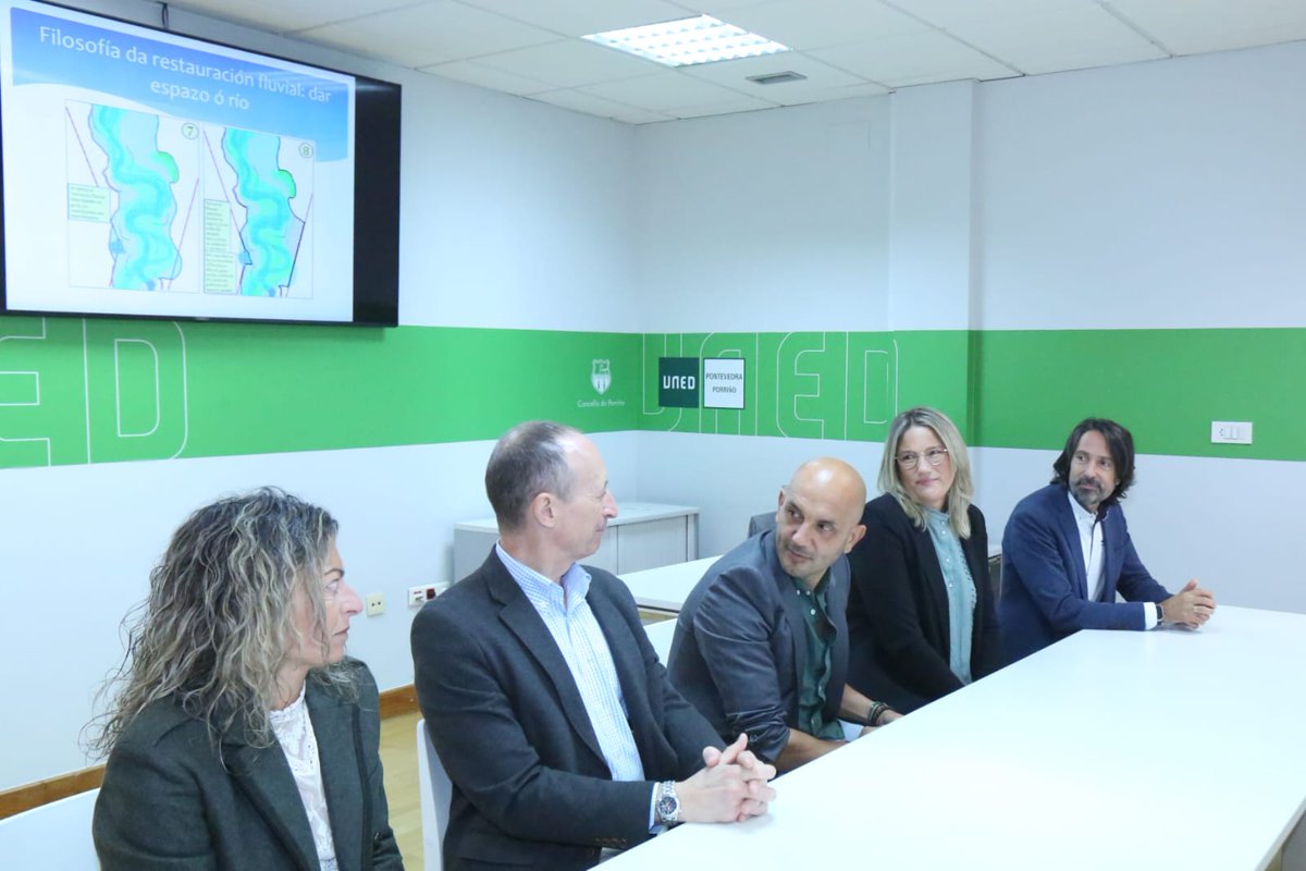 🎓 Apertura do curso 2024-2025 na Aula UNED de O Porriño!
Un espazo que segue medrando como referencia educativa na comarca.
💚 Educación pública, flexible e de calidade para todas as etapas da vida.

<a href="/unedpontevedra/">UNED Pontevedra</a> <a href="/alcporrino/">Alejandro Lorenzo “Caroca”</a> #OPorriño #Educación #UNEDSenior
